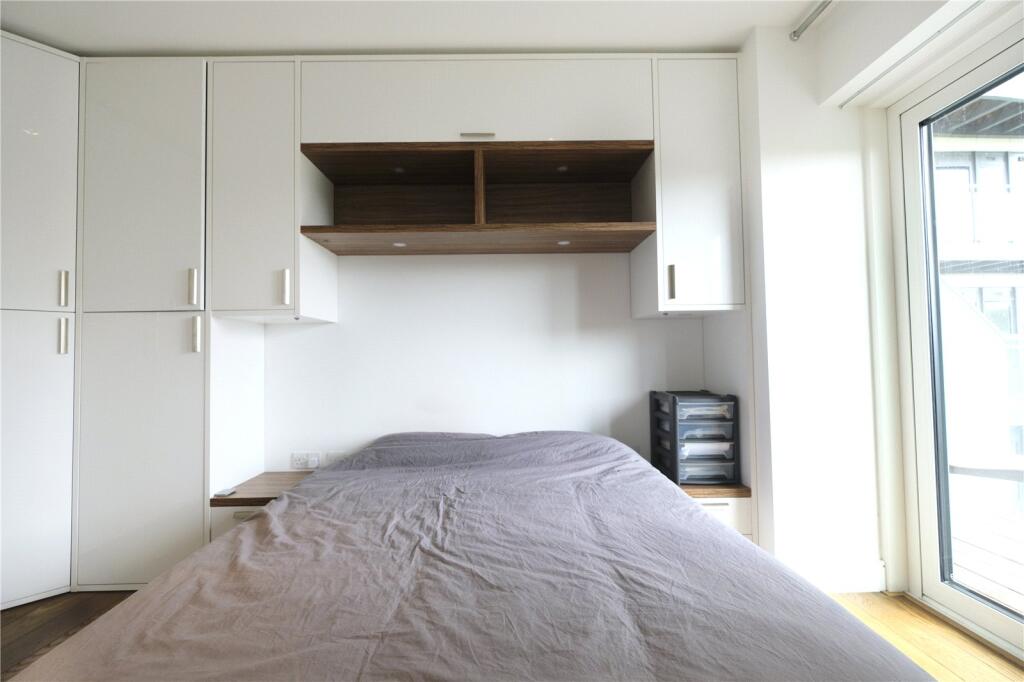 Longfield Avenue, Ealing, W5 - More