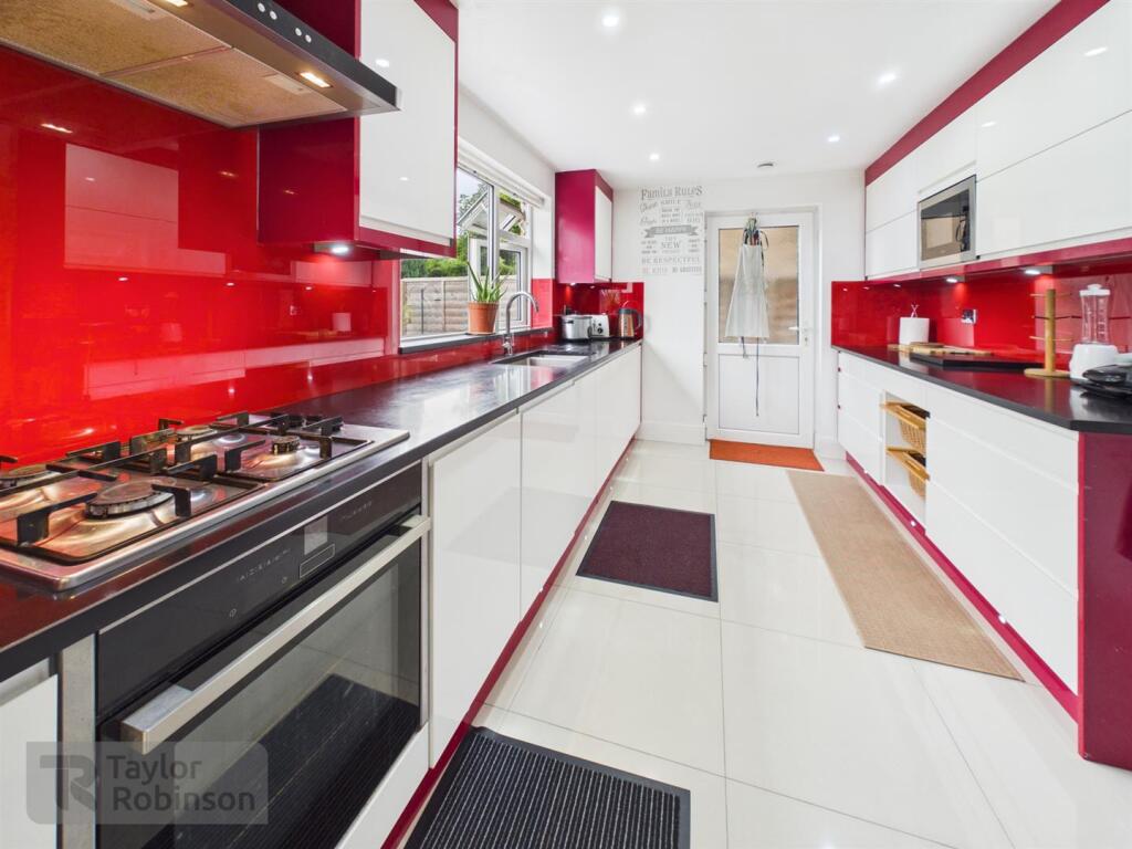 House in Crawley, Worth - View 4