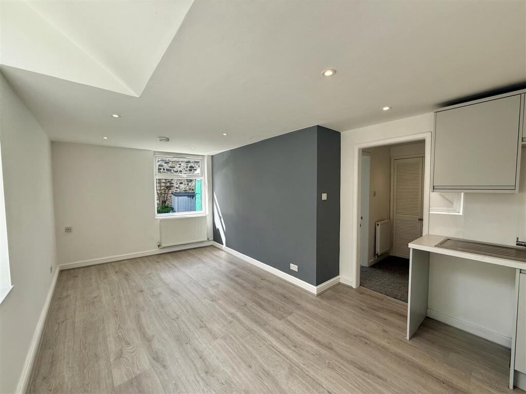 Penmaenmawr Road, Llanfairfechan - View 5