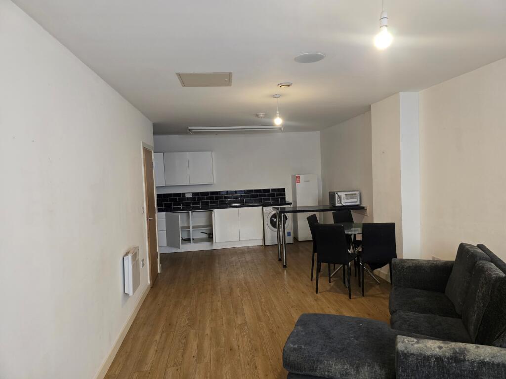 Apartment in Bradford, West Yorkshire - View 6