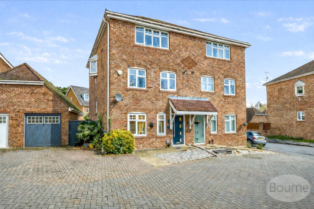 4-bed semi-detached on Cudbury Drive, Fleet, Hampshire, GU51, £550,000