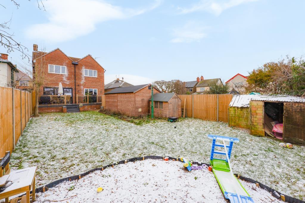 4 bedroom detached house for sale in NN16 Shelley Road, Kettering, NN16 - View 4