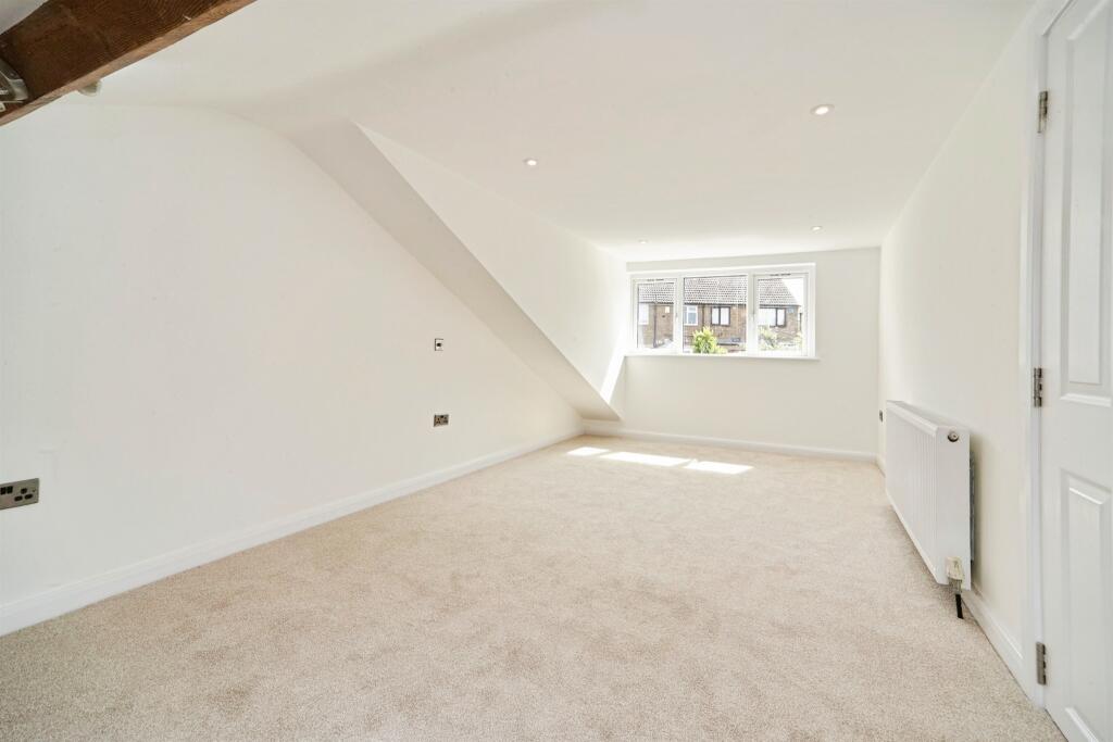 House in Leeds, West Yorkshire - View 2