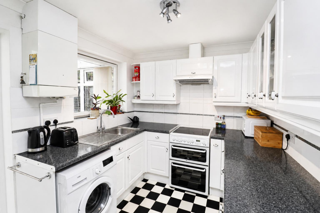 House in Guildford - View 2