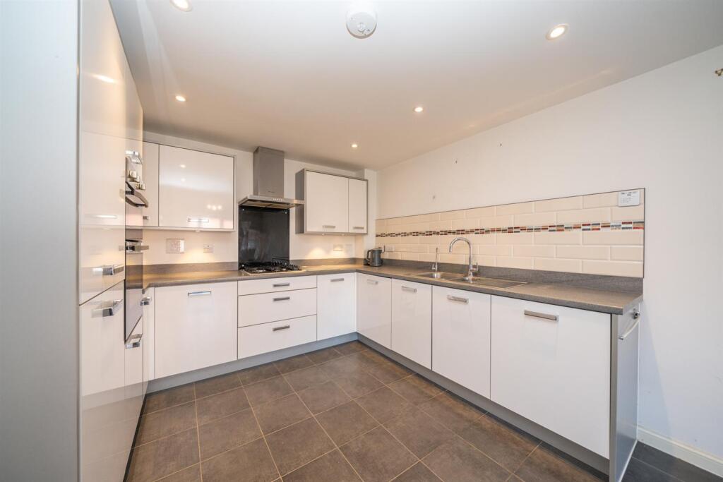 Offord Grove, Leavesden photo 2