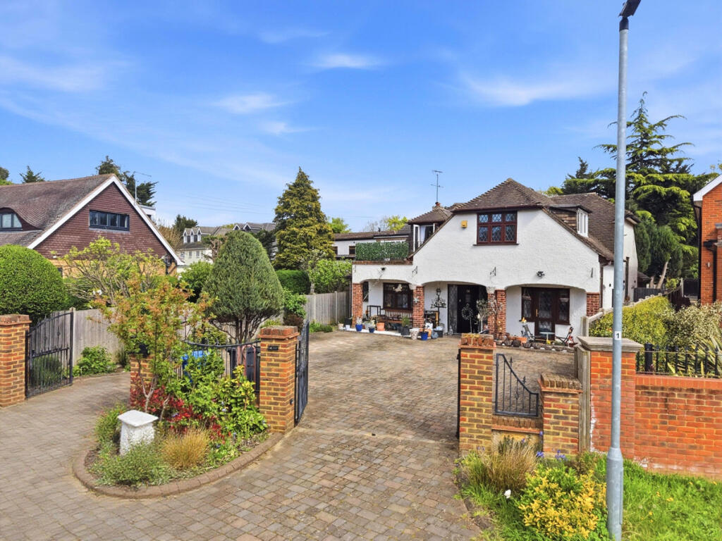 5-bed detached on The Avenue, Staines-upon-thames, TW19, £900,000
