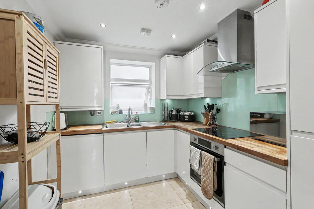 Apartment in Poole - View 5
