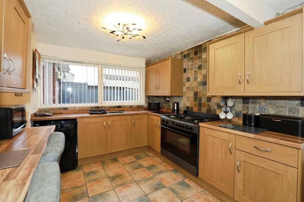 Bentley Grove, Winsford, Cheshire, CW7 photo 3