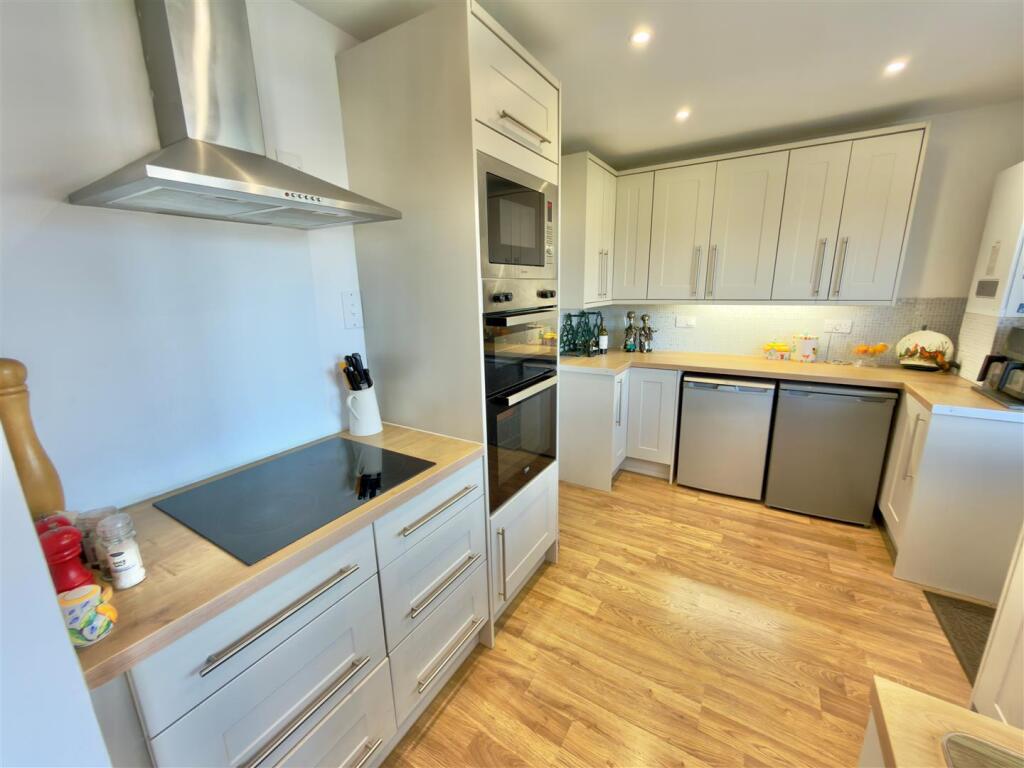 House in Freshwater, Pound Green - View 4