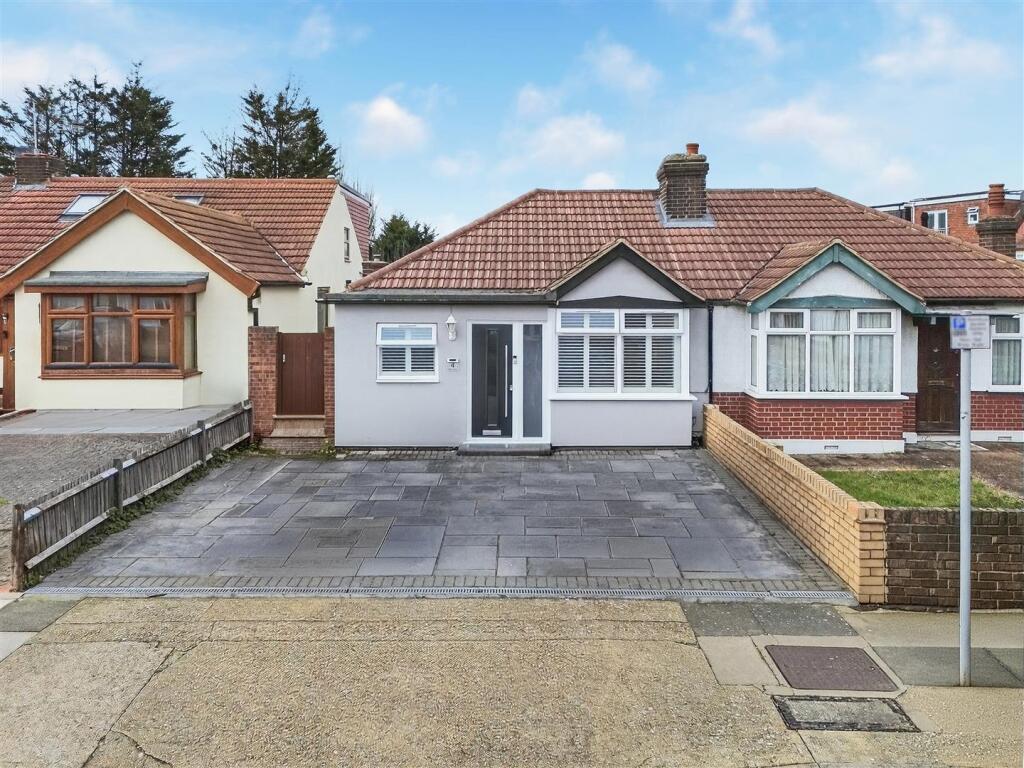 3-bed semi-detached on Jubilee Avenue, Romford, £475,000
