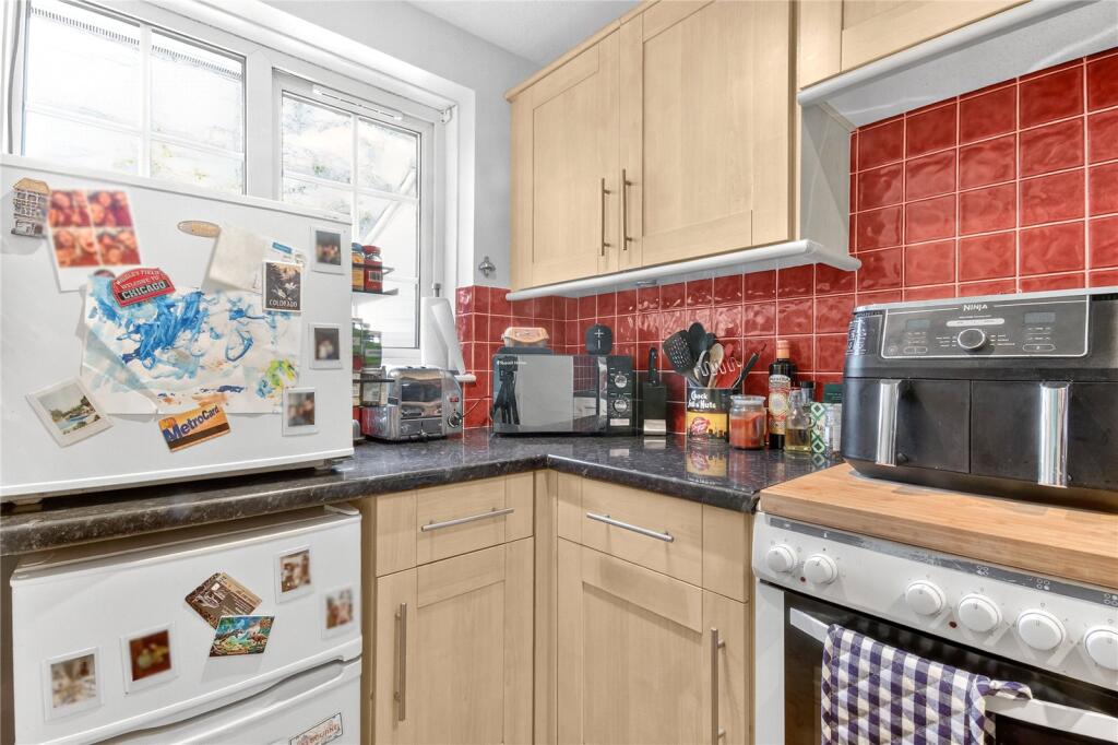 Apartment in Winkfield, Bracknell Forest - View 3