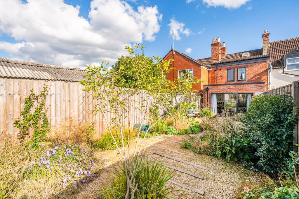 Wallbridge Avenue, Frome, BA11 photo 2