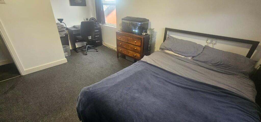 8 bedroom terraced house for rent