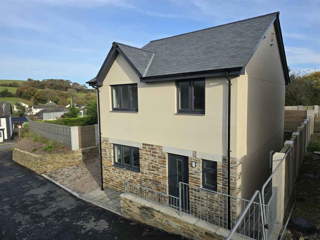 3-bed detached on Fore Street, Lifton, £325,000