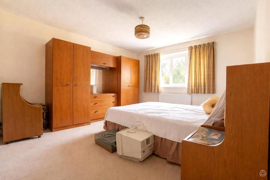 House in Winkfield, Martin's Heron - More