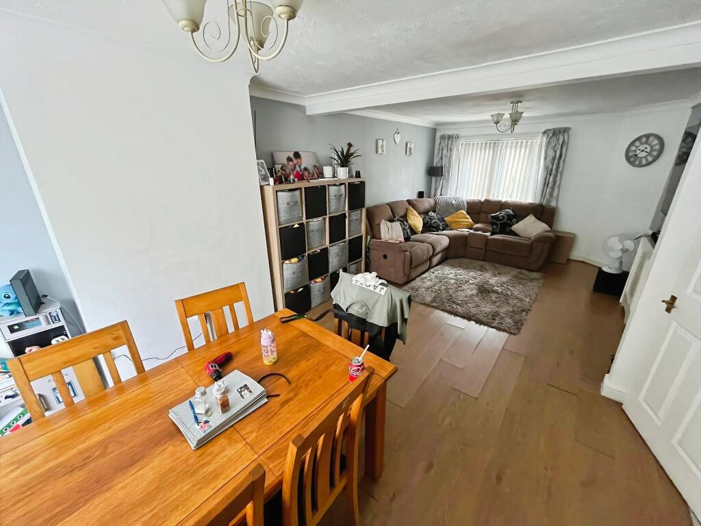 58 Potters Green Road, Potters Green, Coventry, West Midlands CV2 2AL photo 4