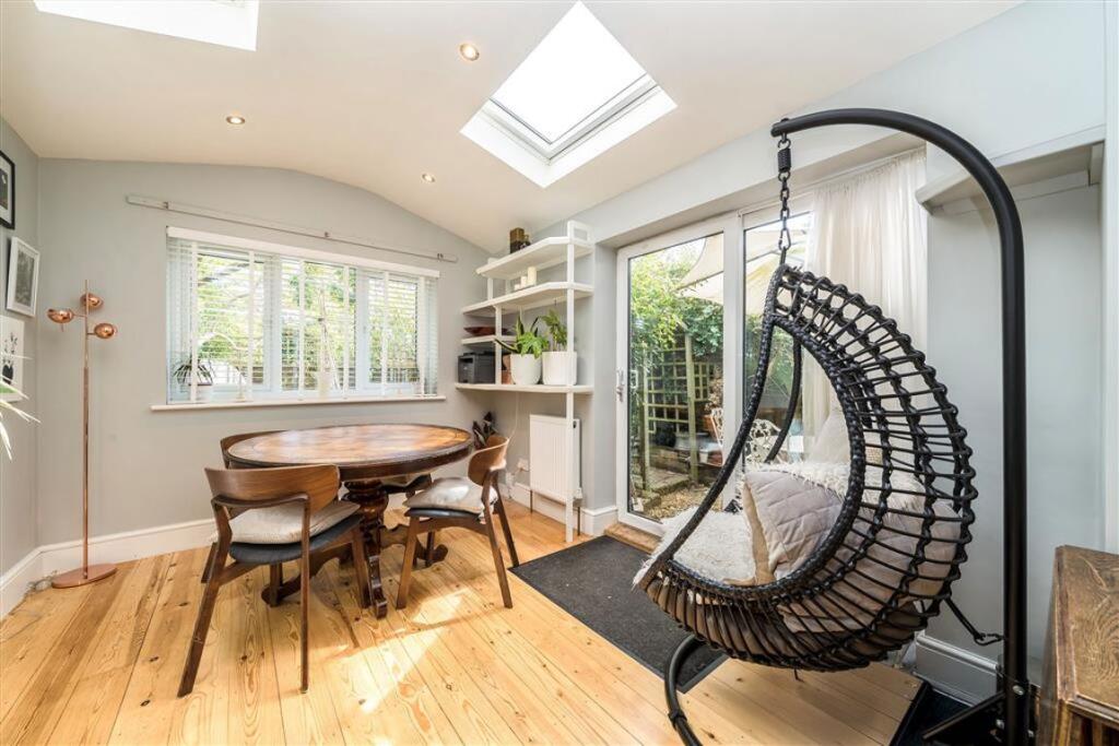 Apartment in London - View 5