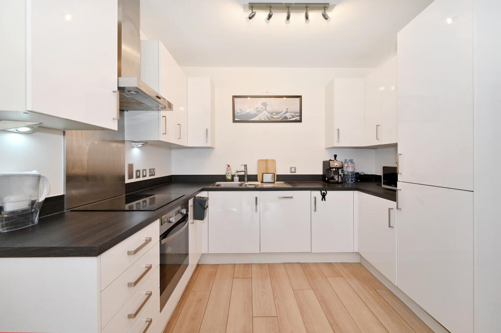Apartment in London, Custom House, Canning Town - More