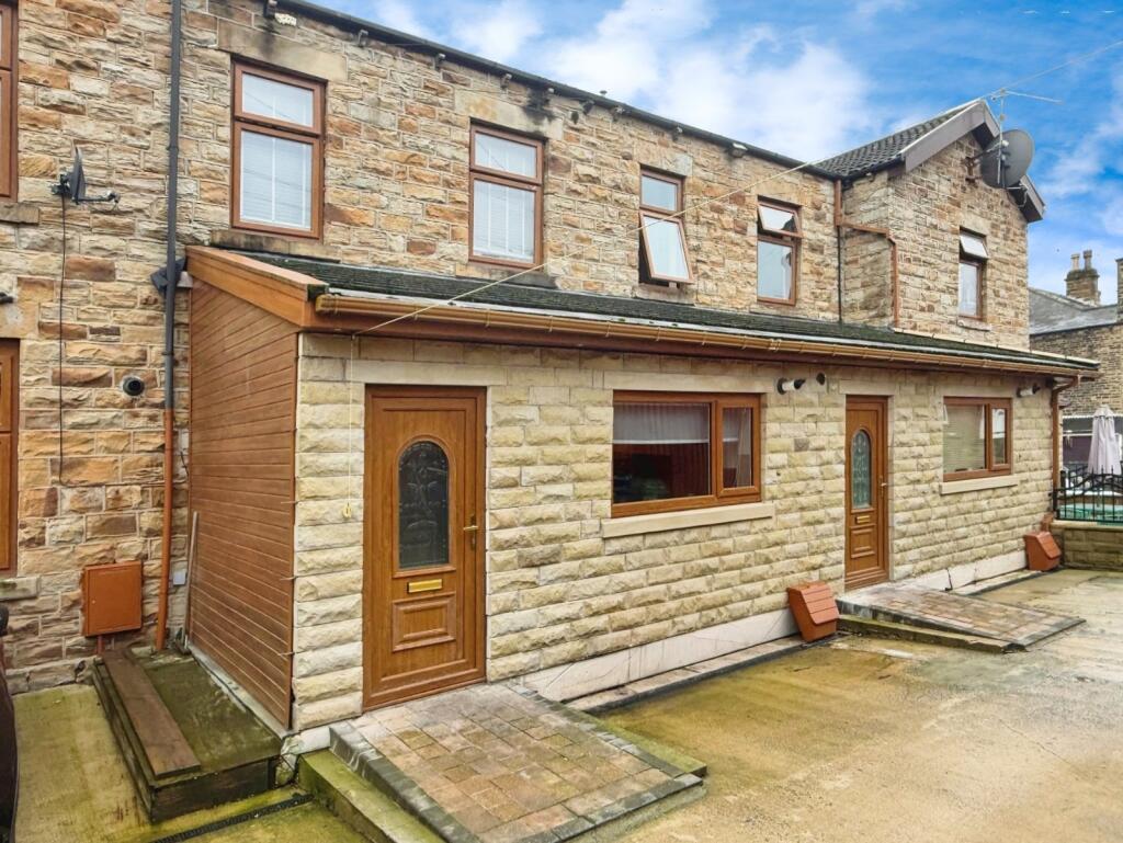 Main image of property: Bradford Road, Batley, West Yorkshire, WF17