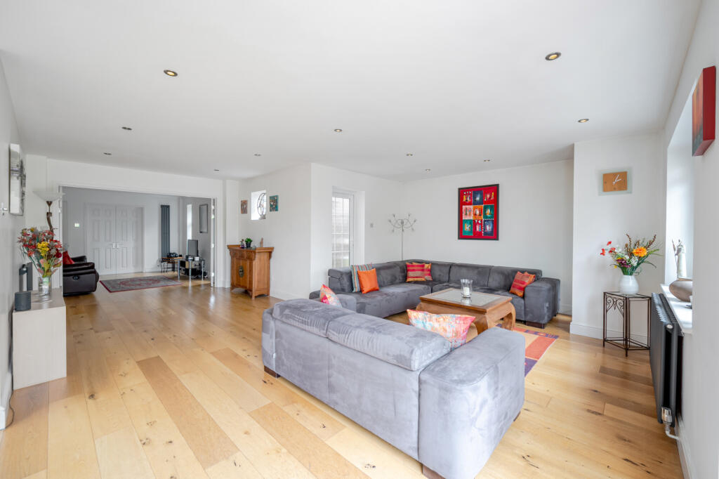 House in St Albans, King Harry Park, St Stephens - View 4