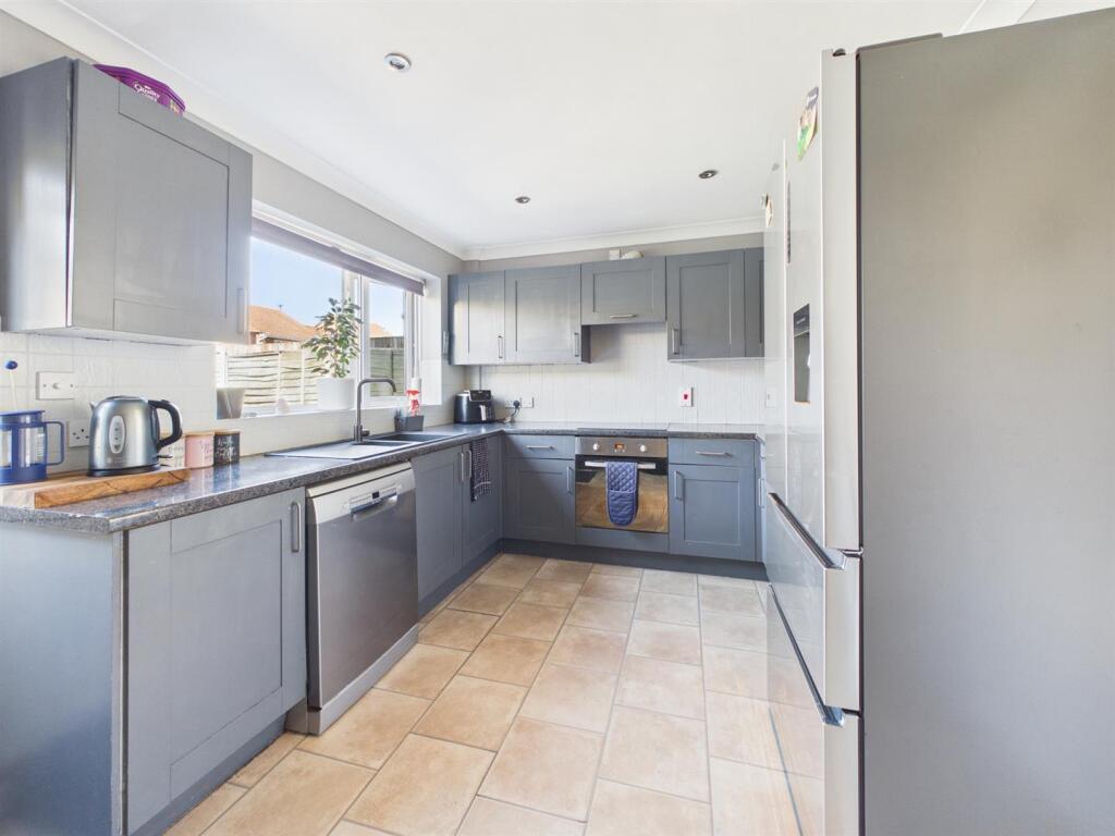 Foxleigh Crescent, Longlevens, Gloucester - View 5