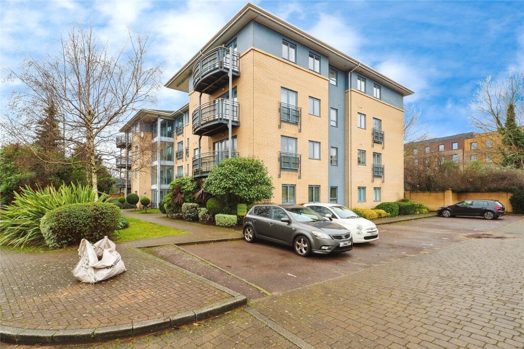 2-bed flat on The Quays, Castle Quay Close, Nottingham, Nottinghamshire, NG7, £185,000