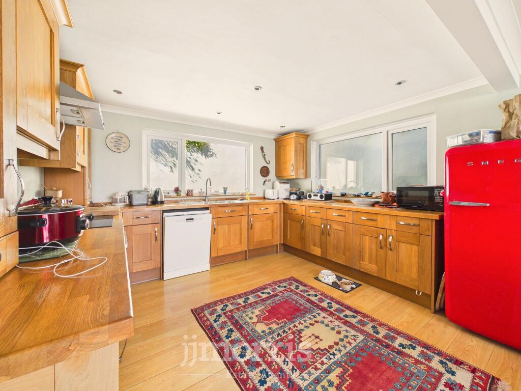 House in Neyland, Pembrokeshire - More