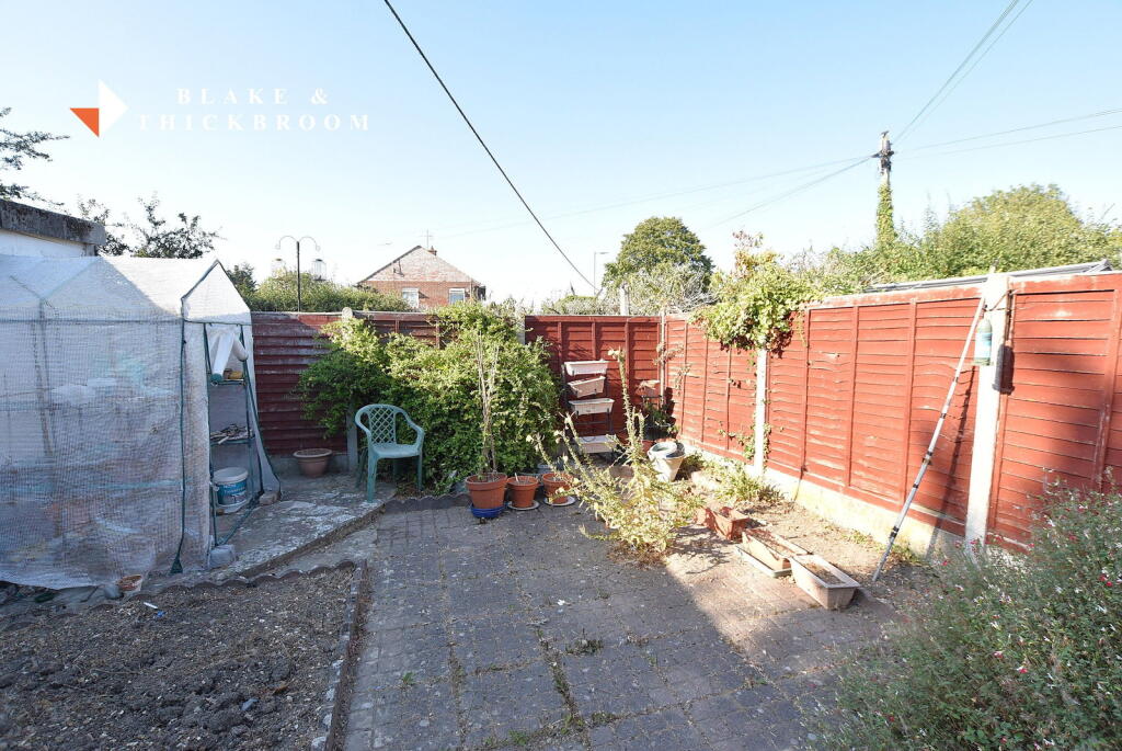 Flatford Drive, Clacton on Sea CO16 8AH photo 5