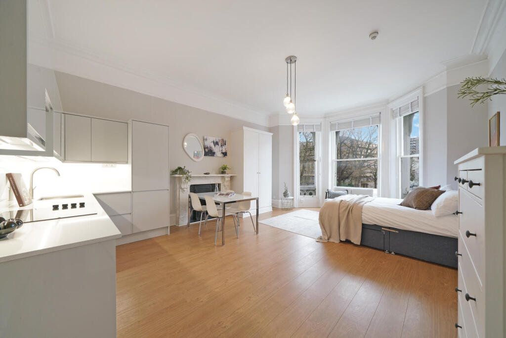 Main image of property: 34 Pembridge Square, Notting Hill, London