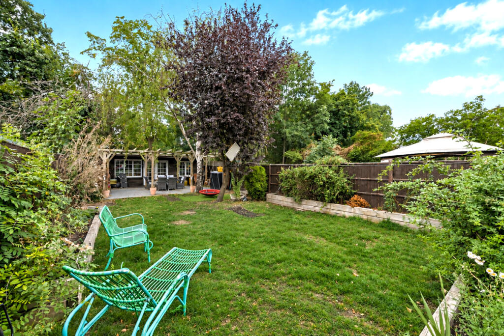 House in London, East Ham - View 2