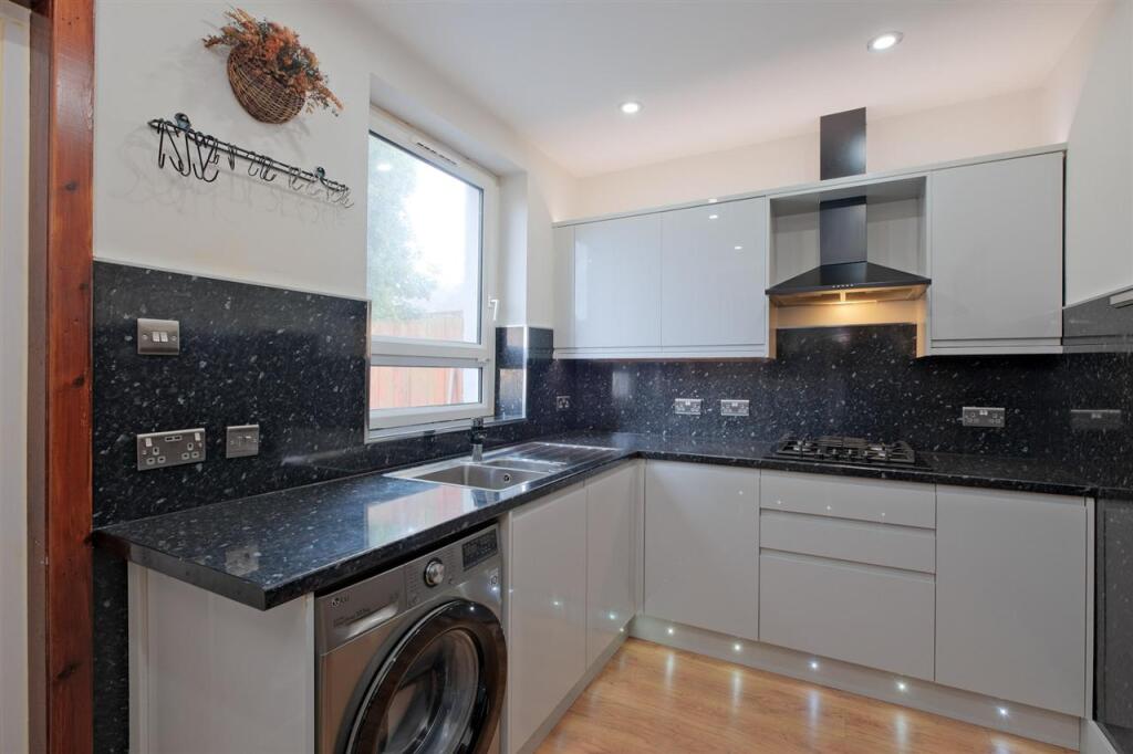 Apartment in Motherwell, South Lanarkshire - View 3