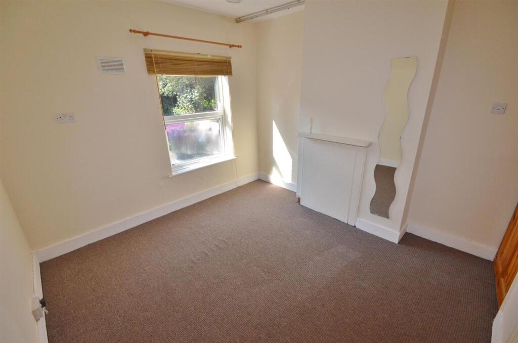House in Luton - View 4