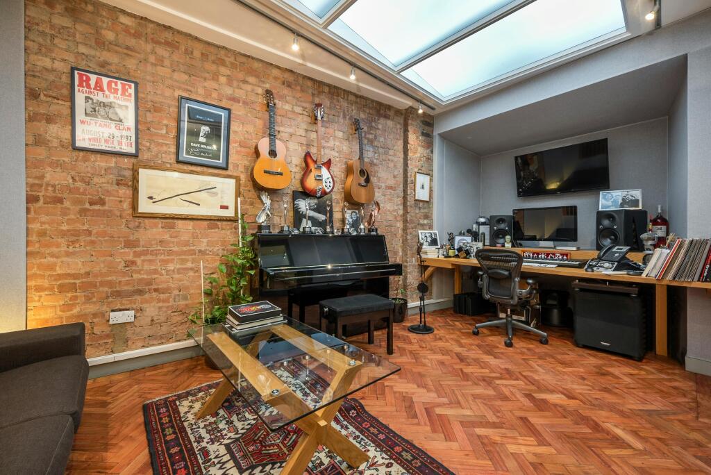 studio (1).jpg