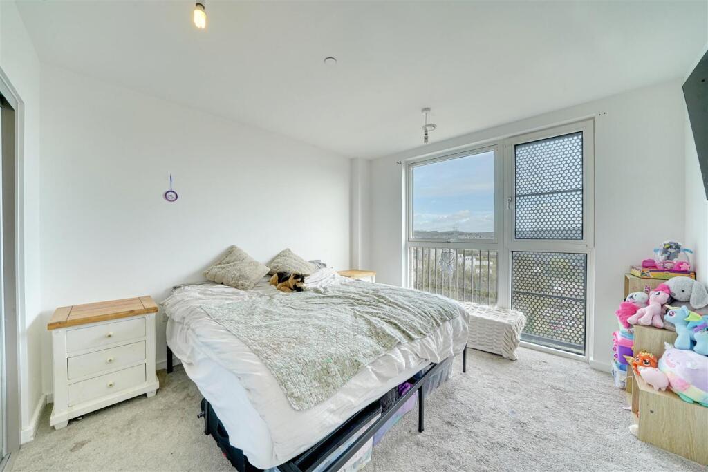 Apartment in London, Ponders End - View 5