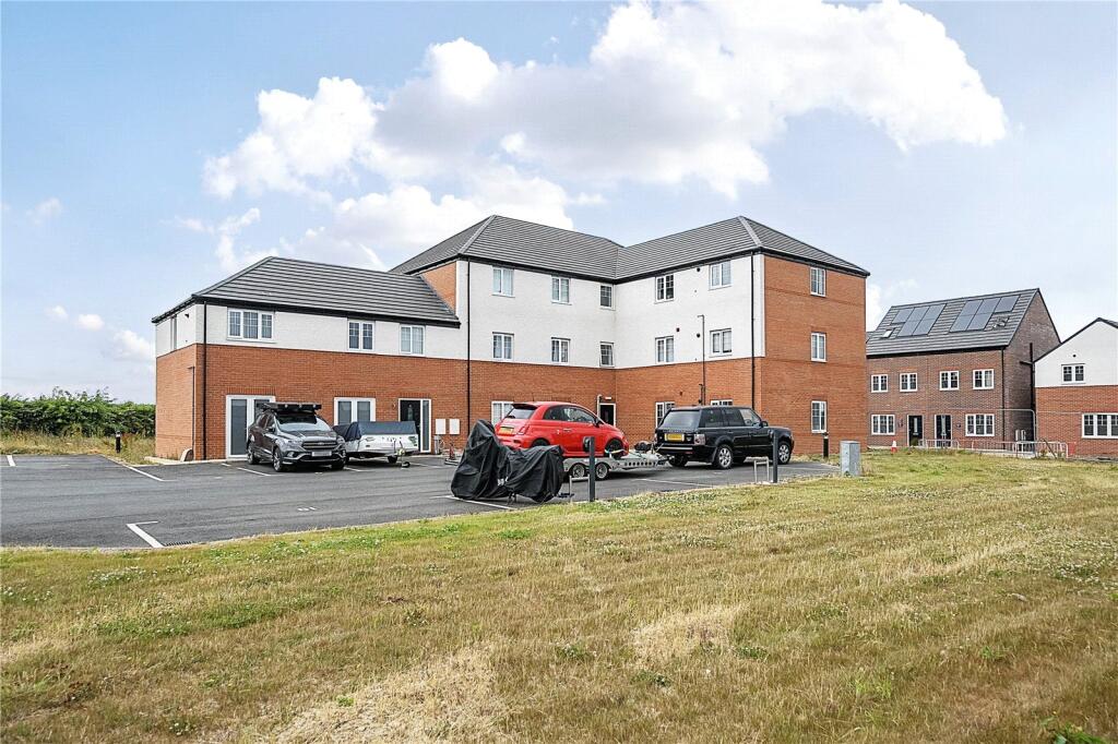 1-bed flat on Feld Lane, CHESTERFIELD, Derbyshire, S42, £40,000