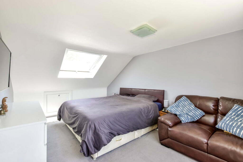 Robin Hood Drive, Bushey, WD23 2BY - More