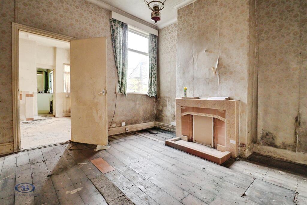 House in Stoke-on-Trent - View 4
