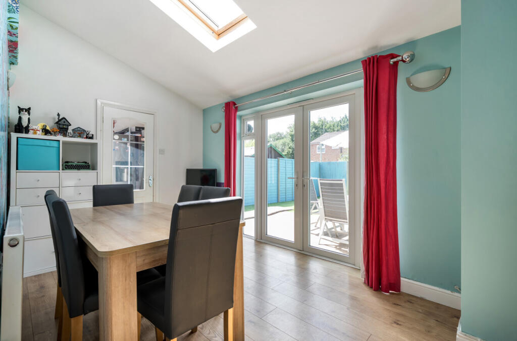 Longfield Avenue, Fareham, Hampshire, PO14 photo 4