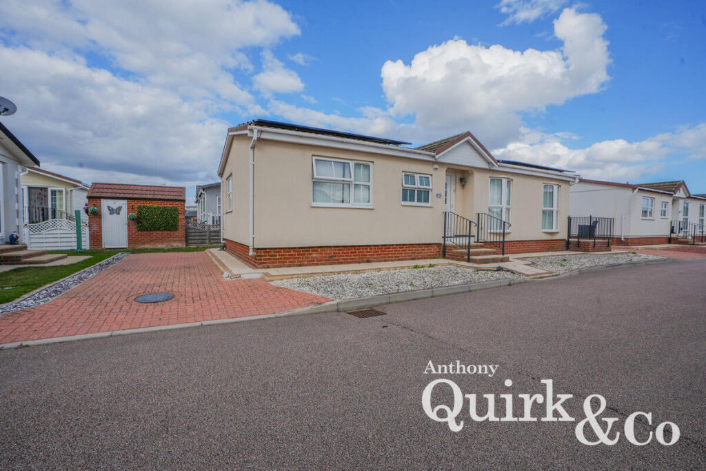 2-bed caravan on Creek Road, Canvey Island, SS8, £200,000