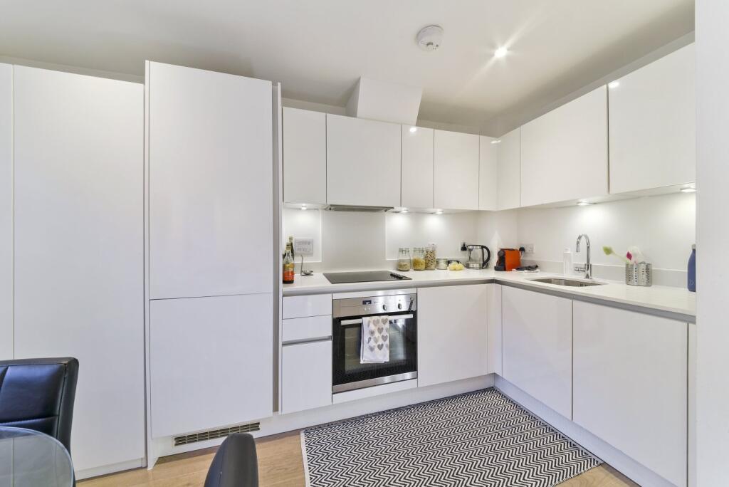 Trent Court, Royal Quay, Dod Street, Limehouse, London, E14 photo 3
