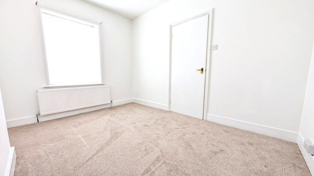 Terminus Road, Littlehampton, BN17 photo 4
