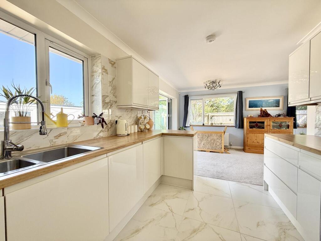 House in Highcliffe-on-Sea, Highcliffe and Walkford - View 5