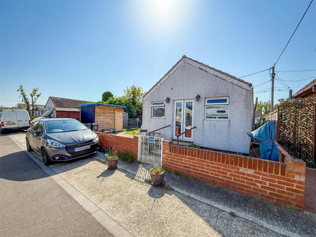 2-bed bungalow on Standard Avenue, Jaywick, Essex, £90,000