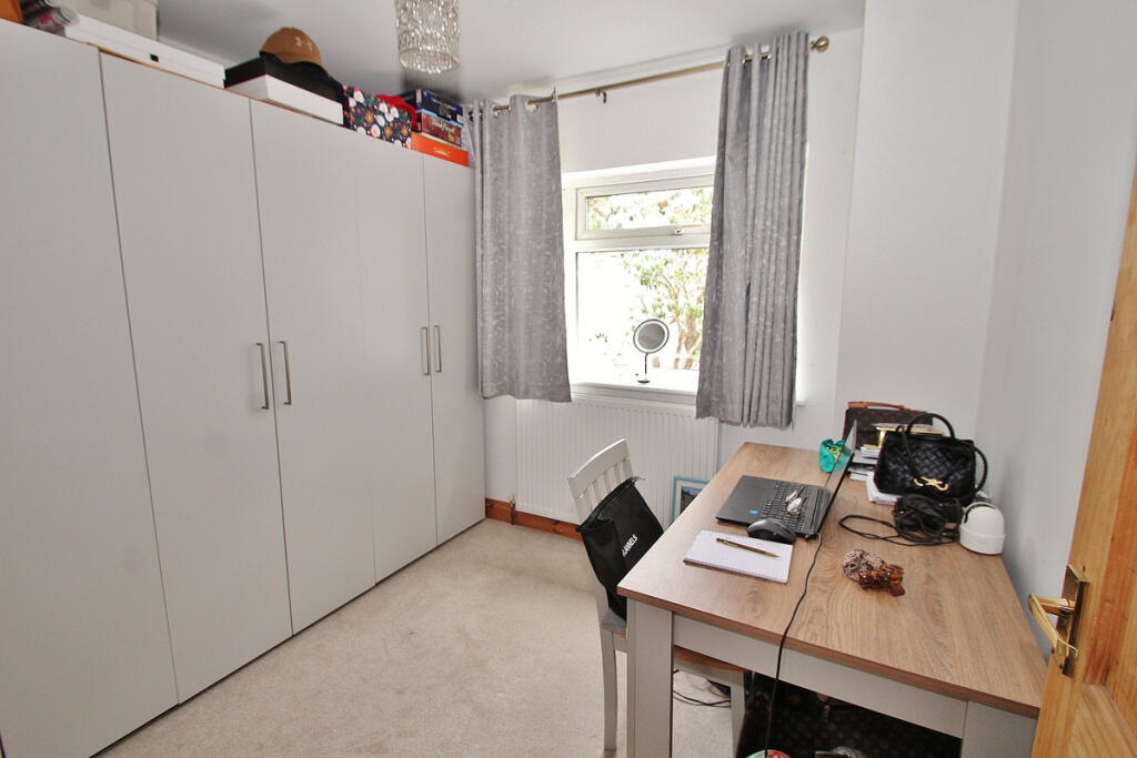 House in West Oxfordshire, High Cogges, South Leigh - More