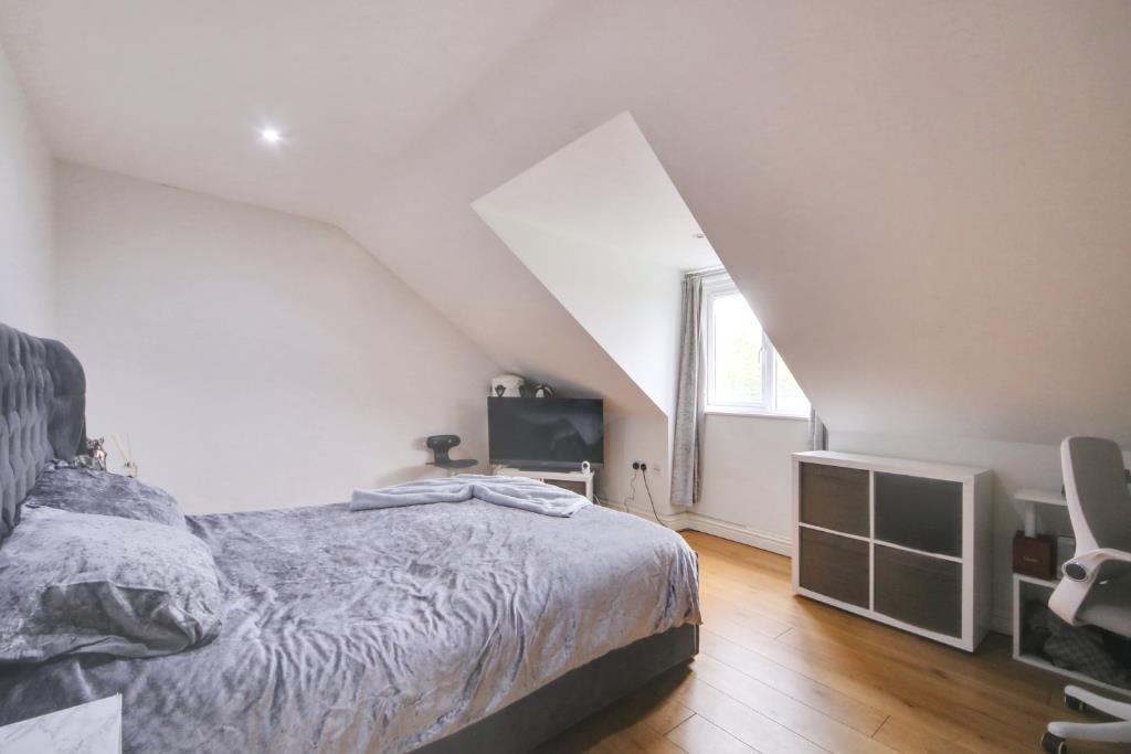 Apartment in Watford - View 5