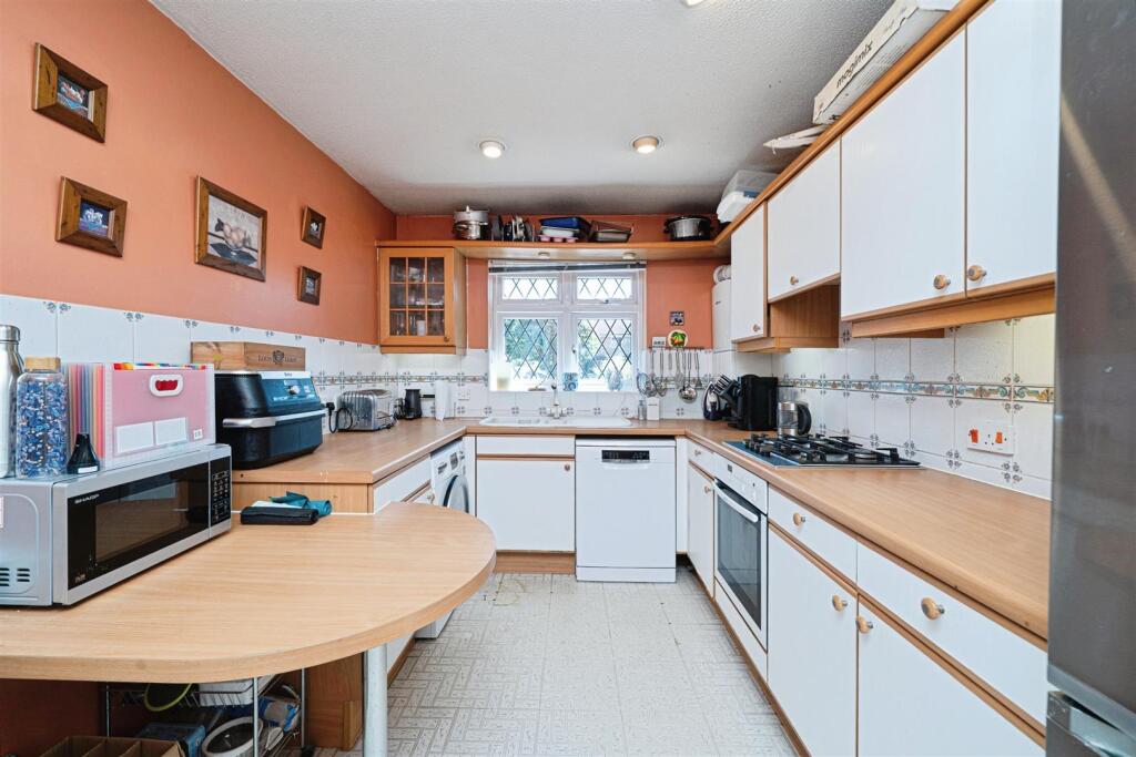 House in Elmbridge, Molesey - View 4