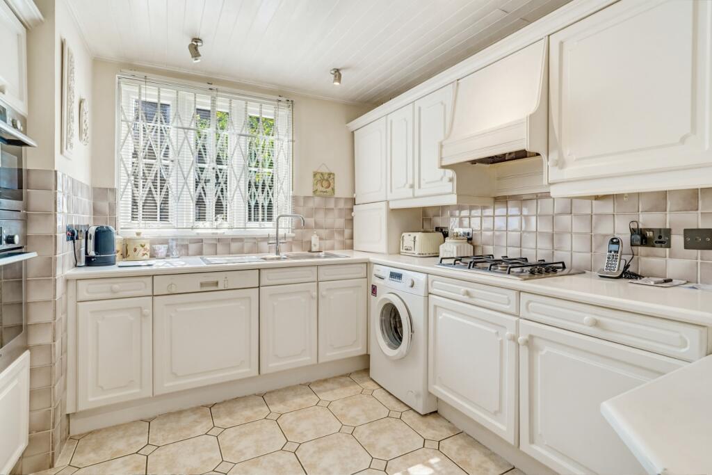 House in London, Wandon Estate, Fulham - More