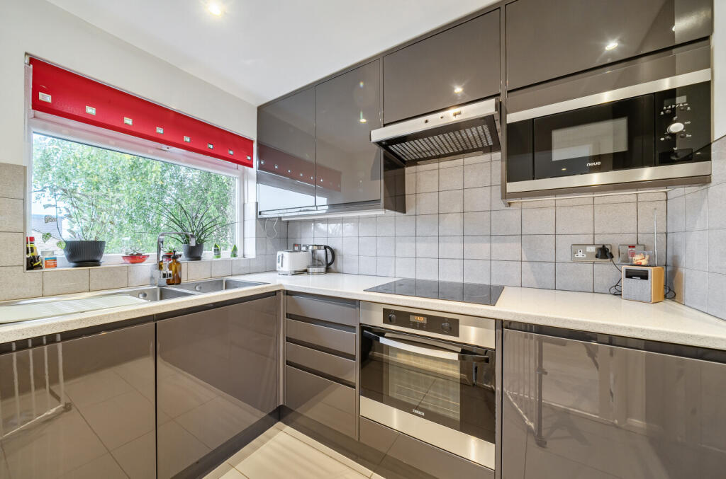 Apartment in Bracknell - View 4