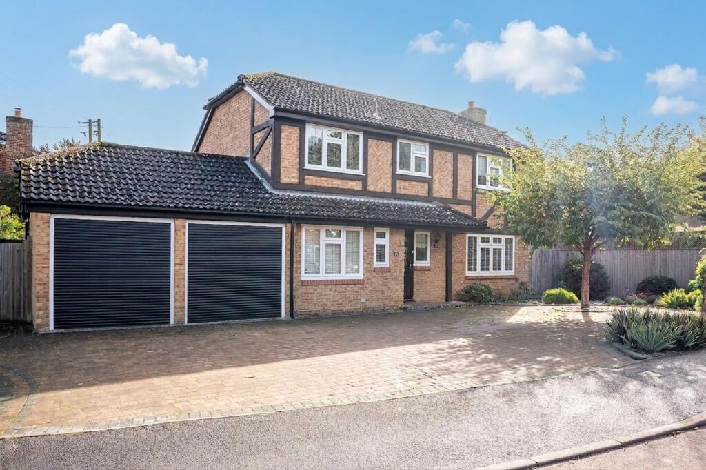 4-bed detached on Fir Tree Close, Horton Heath, SO50, £600,000