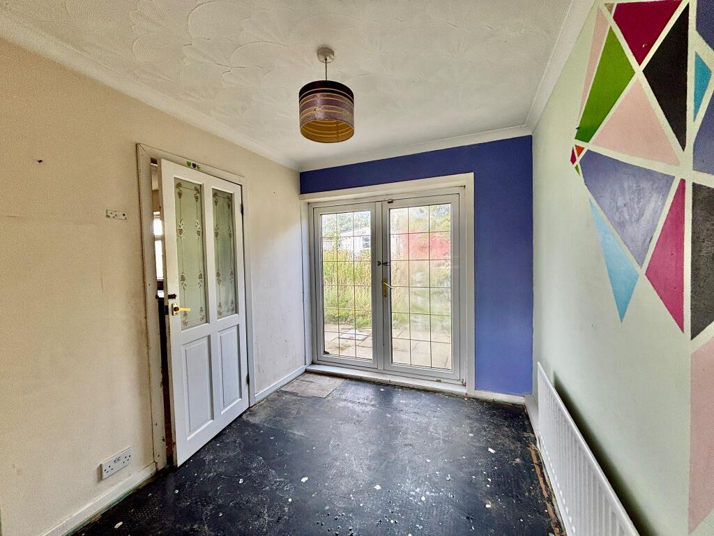 House in Wakefield, Havercroft with Cold Hiendley - More